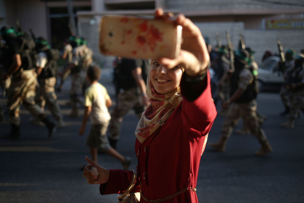 از بیلبورد تبلیغاتی ظریف در نیوجرسی تا سلفی در روز رژه حماس