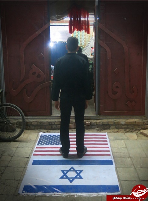 پرچم آمریکا و اسرائیل در هیئت عزاداری!