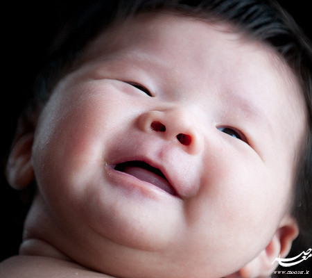 کشف علت لبخند نوزادان