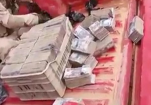 نیروهای امنیتی عراق خودرو حمل پول داعش را متوقف کردند + فیلم