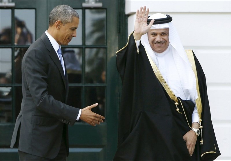 اوباما در حال دست دادن عبداللطیف بن رشید الزیانی