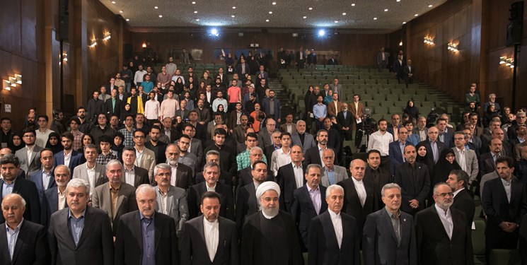 حاشیه‌های حضور روحانی در دانشگاه تهران/ از صندلی‌های خالی تا اعتراضات دانشجویی در داخل و خارج سالن