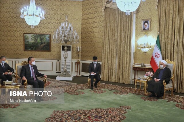 دیدار وزیر امور خارجه چین با روحانی (عکس)