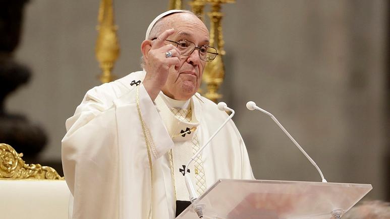 پاپ فرانسیس برای مقابله با فساد دریافت هدیه به ارزش بیش از ۴۰ یورو  را ممنوع کرد