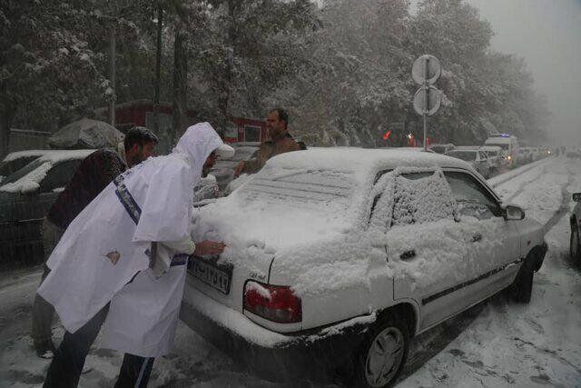 ترافیک سنگین در معابر شمالی تهران، هشدار و آماده‌باش پلیس نسبت به یخبندان شبانه