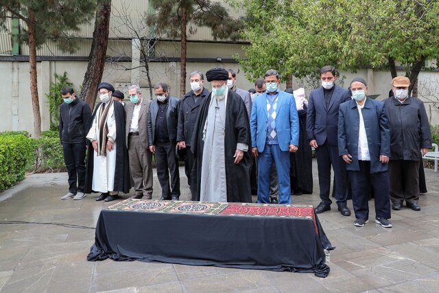 رهبر انقلاب بر پیکر حسن غفوری‌فرد اقامه نماز کردند