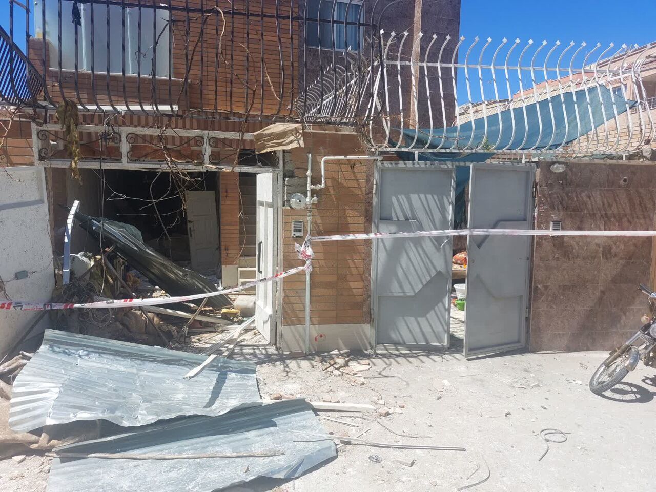 انفجار یک خانه در اصفهان به تخریب ۱۲ منزل مسکونی منجر شد