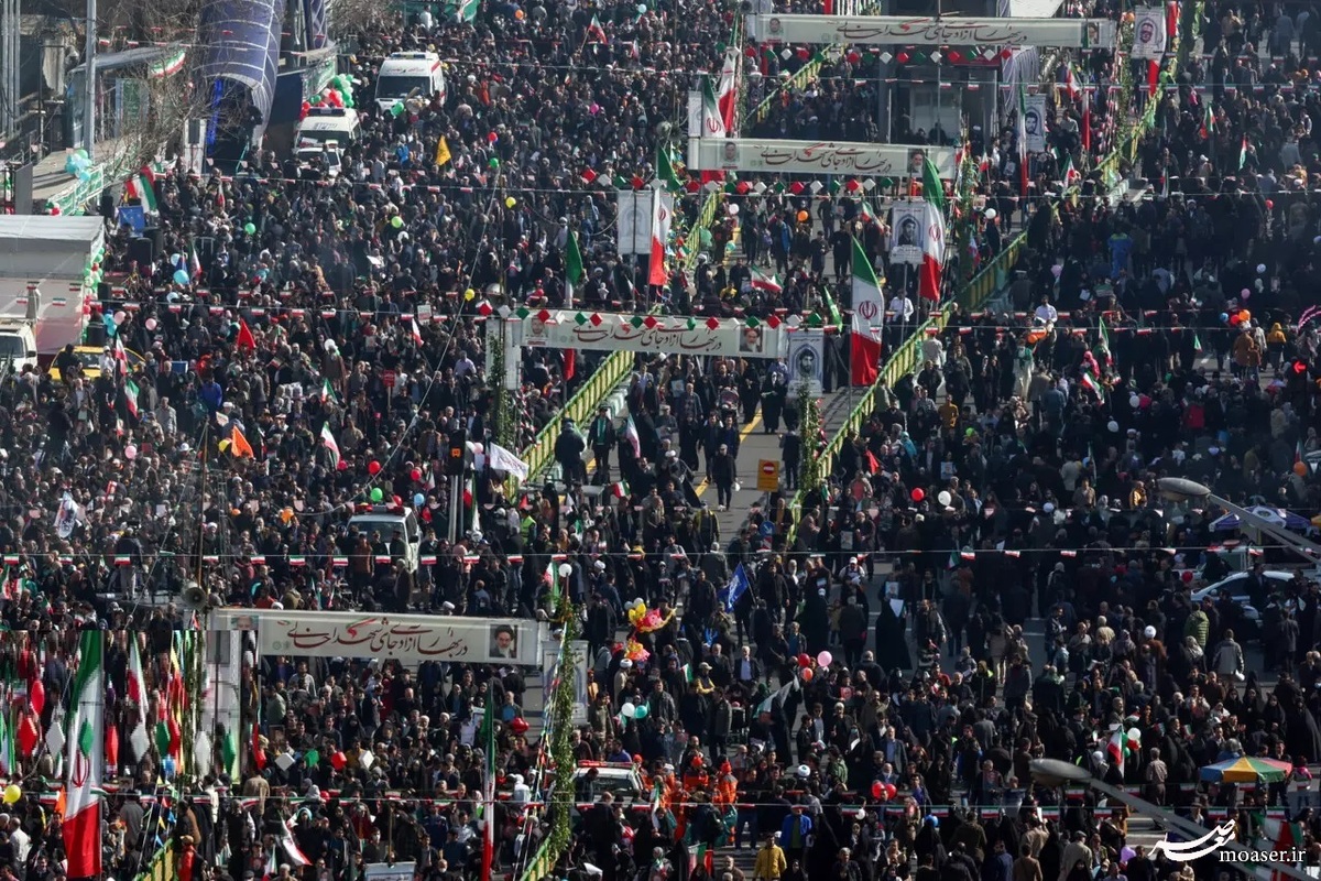 لحظه‌ به‌ لحظه با مردم در جشن ۴۵ سالگی انقلاب اسلامی + حاشیه‌ها و تصاویر