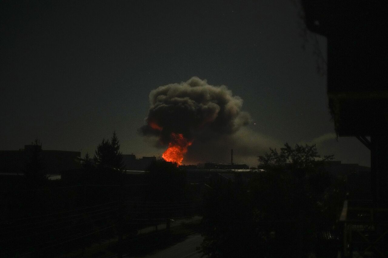 کی‌یف زیر آتش جنگ/ کشته شدن ۱۲ اوکراینی و انهدام ۲۱ موشک و ۲ پهپاد روس