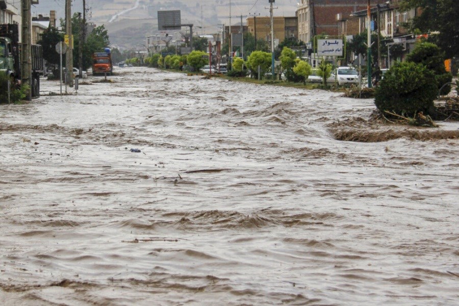 راه ارتباطی ۱۰ روستای مازندران بر اثر سیلاب مسدود شد