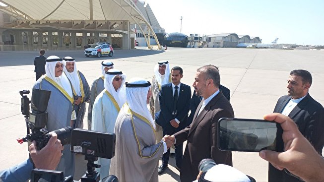 وزیر خارجه کشورمان وارد کویت شد