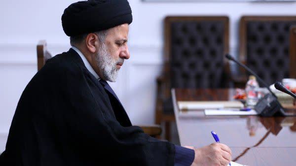 رئیس جمهور در پیامی درگذشت حاج محمد پناهی را تسلیت گفت