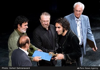 تندیس طلایی بهترین آلبوم پاپ راک در سال ۹۳ به انتخاب مردم به «سلول شخصی» به خوانندگی رضا یزدانی رسید.
