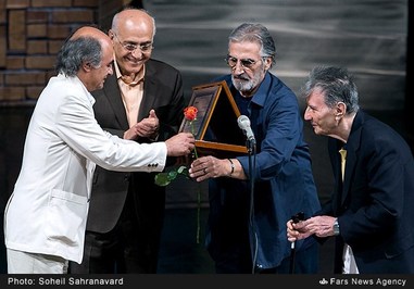 تقدیر از مقام هنری محمدرضا درویشی توسط فریدون شهبازیان در سومین جشن سالانه «موسیقی ما»