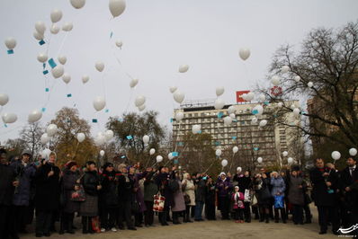 مرثیه و عزاداری در دونتسک به یاد قربانیان سانحه‌ی هوایی در مصر