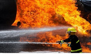 آتش سوزی در ساختمان تجاری در اکباتان