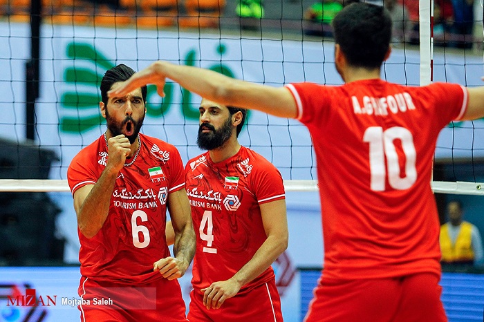 تیم ملی والیبال ایران در مرحله نیمه‌نهایی رقابت‌های والیبال قهرمانی آسیا امروز جمعه (۲۹ شهریور) به مصاف تیم کره‌جنوبی رفت و در پایان موفق شد با نتیجه سه بر یک این تیم را شکست دهد و به فینال صعود کند.