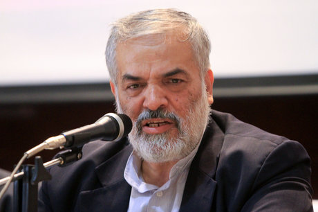 بعید است آمریکا از تحریم‌ها علیه ایران دست بردارد