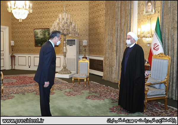 دیدار وزیر خارجه چین با روحانی (عکس)