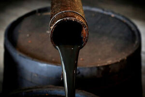 عقب‌نشینی نسبی قیمت نفت در بازار جهانی