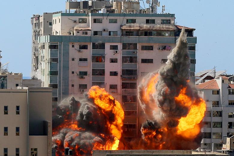 حمله اسرائیل به برج الجلاء در غزه (عکس)