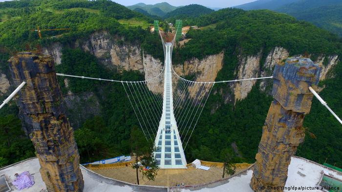 زیباترین پل‌های معلق شیشه‌ای چین در قاب تصویر