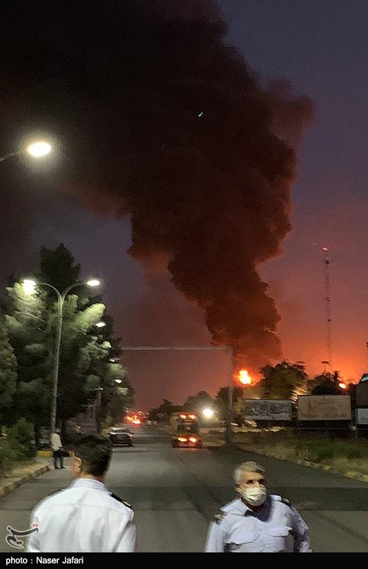 آتش‌سوزی در پالایشگاه تهران/ اعزام ١٠ آمبولانس (+عکس)