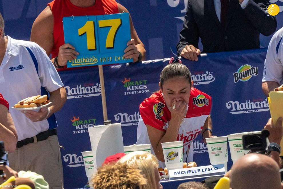 رکوردشکنی در مسابقه هات داگ خوری