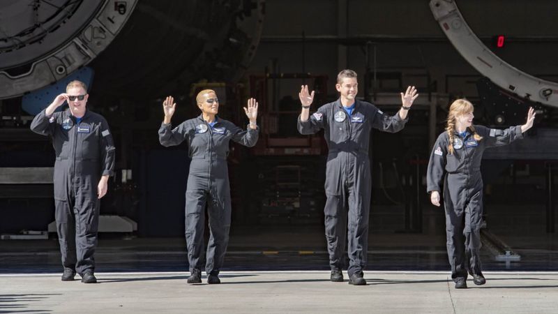 چهار فضانورد آماتور با ماموریت 'اینسپیریشن ۴' راهی مدار زمین شدند