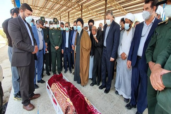 مراسم تشییع و خاکسپاری فرزند شهید پرازیده که خودسوزی کرد ( + تصاویر)