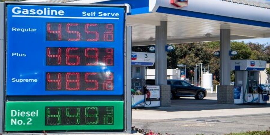 فوری: قیمت بنزین سر به فلک کشید