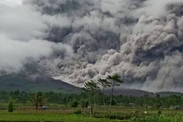 فوران آتش قشان در اندونزی ۱۳قربانی گرفت
