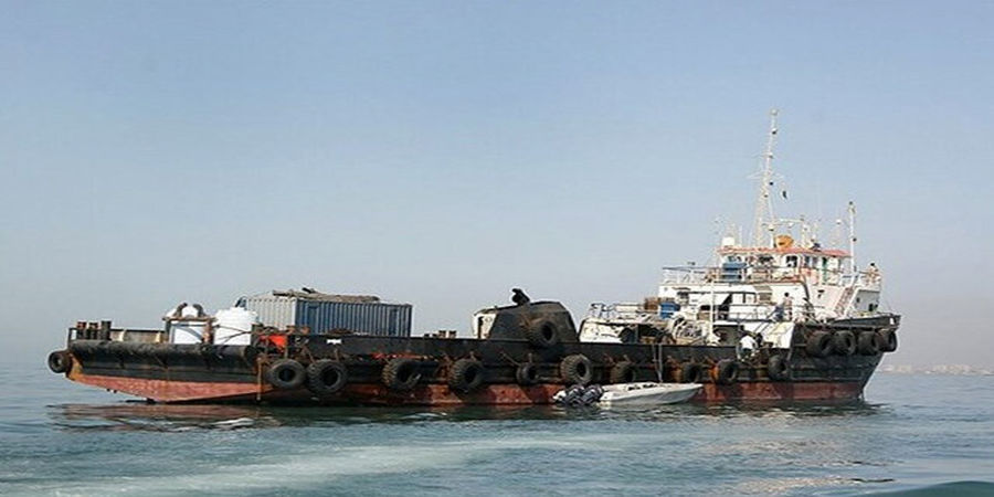 کشتی حامل سوخت قاچاق در خلیج‌ فارس توقیف شد