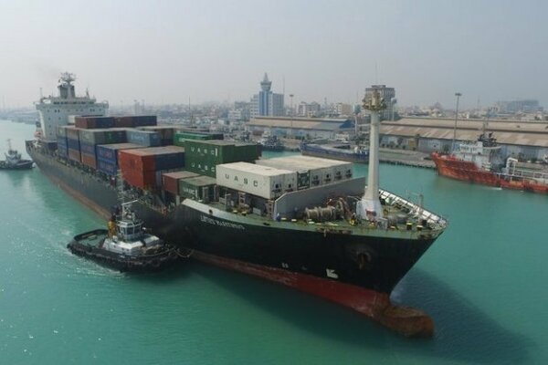 نخستین خط کشتیرانی کانتینری از بندر بوشهر به امارات راه‌اندازی شد