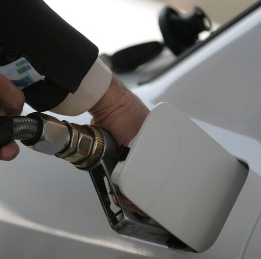 افزایش قیمت بنزین در سال آینده صحت ندارد