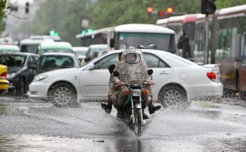 تردد موتور سیکلت ها در روز بارانی ممنوع شد