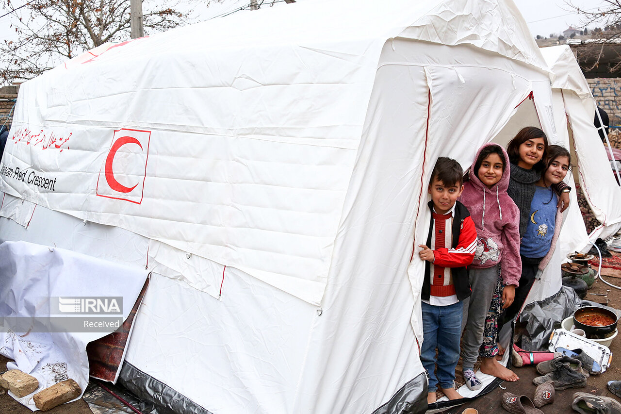 ۱۲۵ هزار زلزله زده خوی در اردوگاه‌ها اسکان یافتند