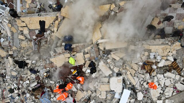 تعداد کشته‌شدگان زلزله در سوریه و ترکیه به بیش از ۲۲۰۰ نفر رسید