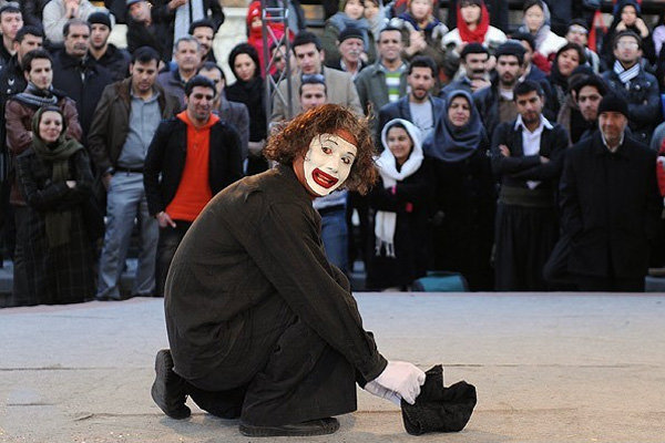 امروز ۱۸ نمایش صحنه‌ای و خیابانی در مناطق مختلف تهران اجرا می‌شود