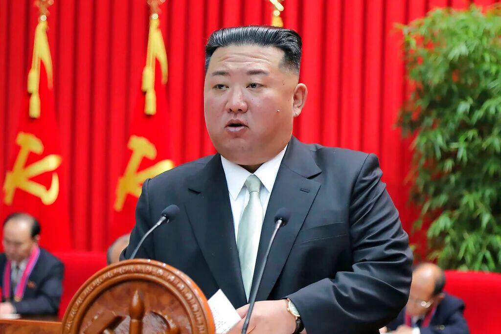 کیم جونگ اون خواستار آمادگی ارتش کره شمالی برای جنگ واقعی شد