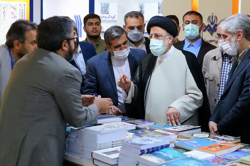 بازدید رئیسی از نمایشگاه کتاب تهران / تصاویر
