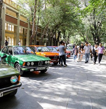 همایش تابستانه اتومبیل‌های کلاسیک در اصفهان (عکس)