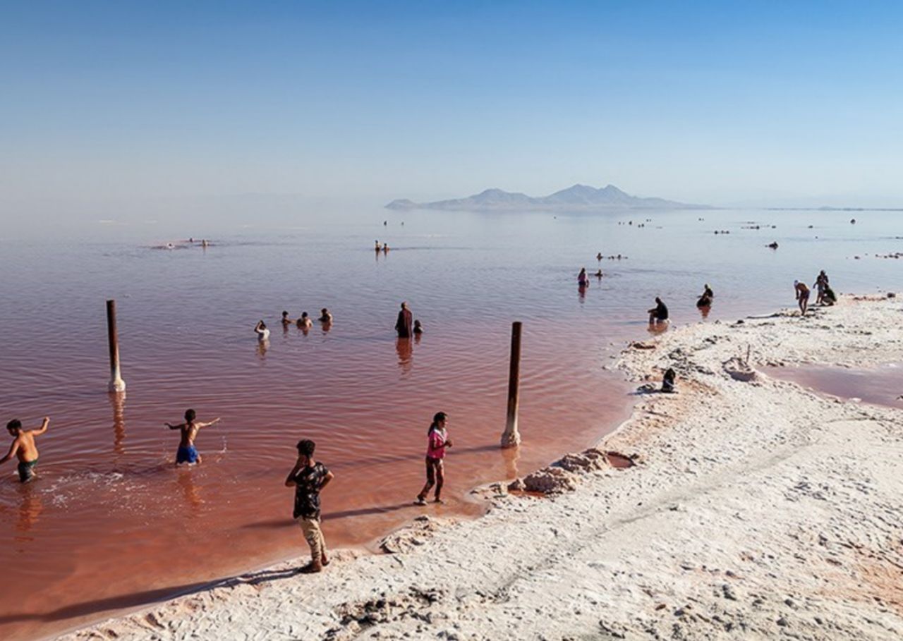 وضعیت قرمز دریاچه ارومیه (عكس)