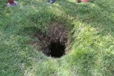 توضیح شهرداری منطقه ۱۵ درباره‌ی سقوط کودک در حفره: حفره 50 متری یکدفعه ایجاد شده