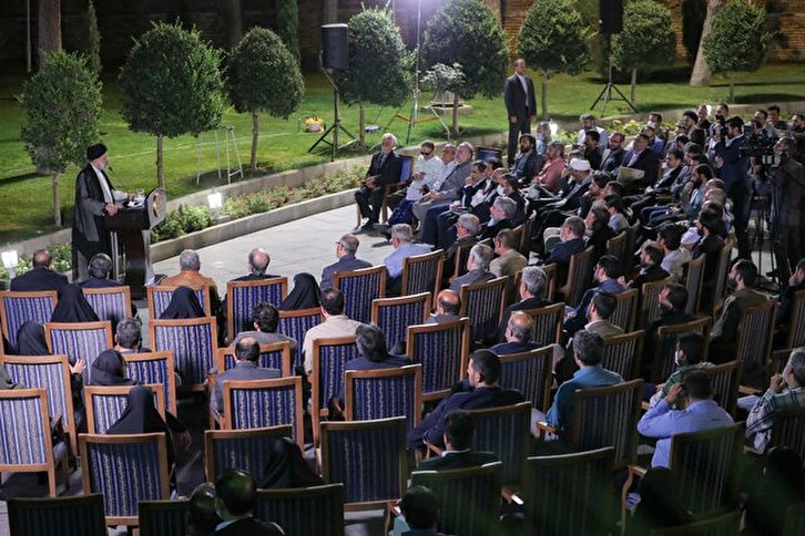 نشست رئیس‌جمهور با جمعی از شاعران کشور