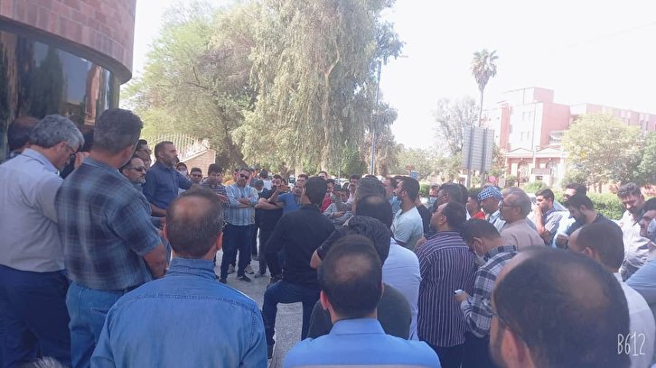 تجمع کارگران گروه ملی اهواز مقابل دفتر نماینده و استانداری + فیلم