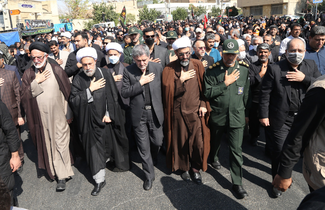 تصاویر/ شرکت استاندار فارس در مراسم اهتزاز پرچم متبرک امام حسین (ع) در بین الحرمین شیراز