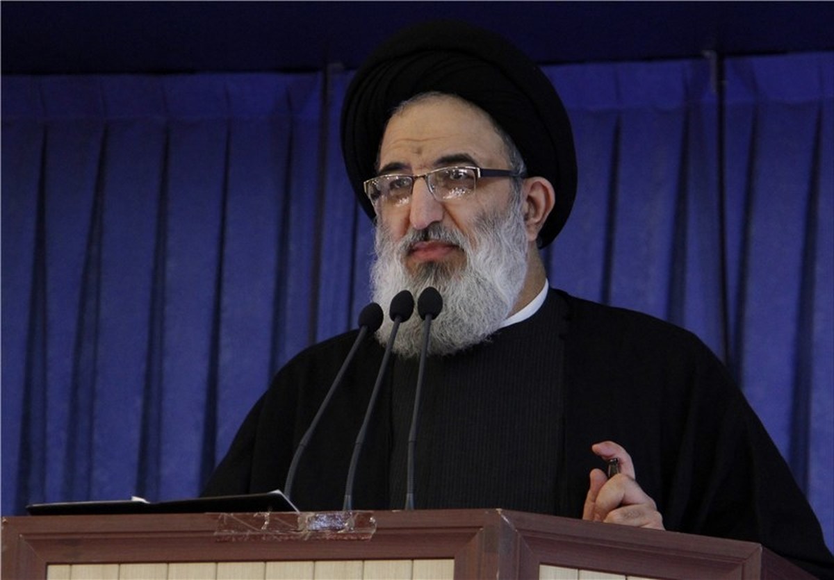 امام جمعه کرج: در بدنه دولت عناصر غیرانقلابی حضور دارند