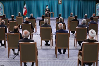 تصاویر| دیدار رئیس‌جمهور و اعضاء هیات دولت با رهبر انقلاب ۸ شهریورماه