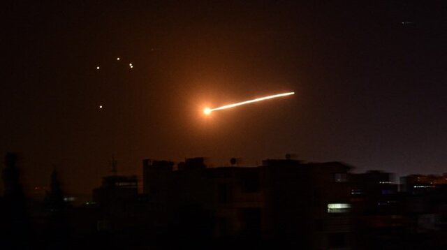 حمله هوایی رژیم صهیونیستی به دمشق/ مقابله پدافندی ارتش سوریه